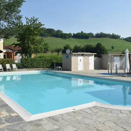 Apartment Casa Di Giulia: Rustic Charm With Pool And Park Views Serravalle d'Asti